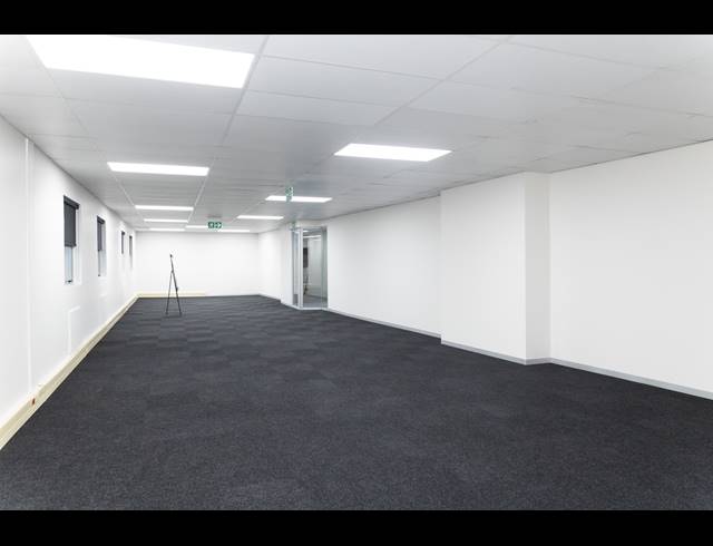 88M² OFFICE TO LET IN VORNA VALLEY